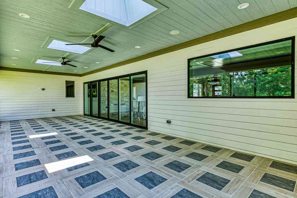 Spacious veranda with timber beams by Shail Construction in Durham NC